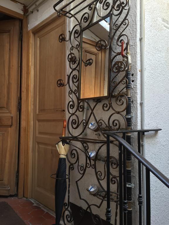 Light Filled Penthouse In Old Antibes. Heart Of The Riviera Διαμέρισμα Εξωτερικό φωτογραφία