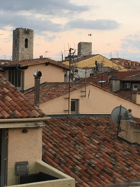 Light Filled Penthouse In Old Antibes. Heart Of The Riviera Διαμέρισμα Εξωτερικό φωτογραφία