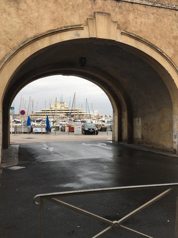 Light Filled Penthouse In Old Antibes. Heart Of The Riviera Διαμέρισμα Εξωτερικό φωτογραφία
