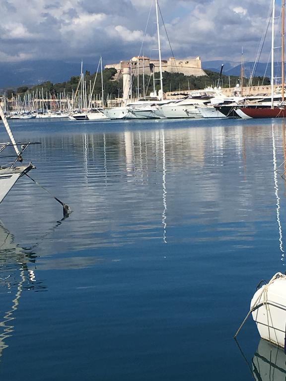Light Filled Penthouse In Old Antibes. Heart Of The Riviera Διαμέρισμα Εξωτερικό φωτογραφία