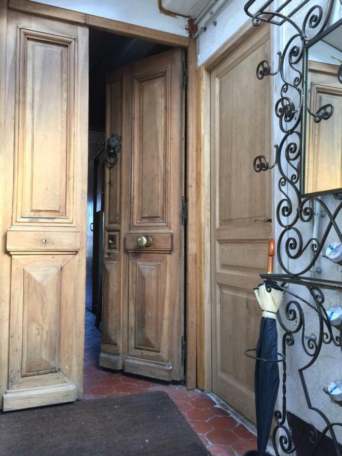 Light Filled Penthouse In Old Antibes. Heart Of The Riviera Διαμέρισμα Εξωτερικό φωτογραφία